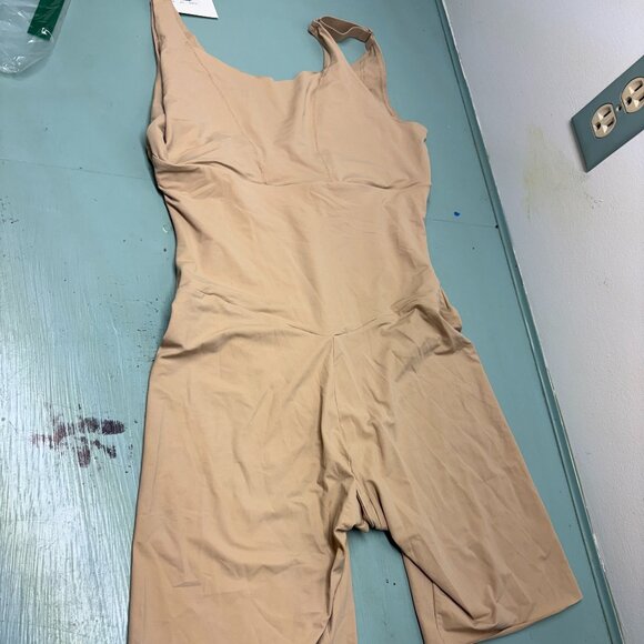 Maidenform size XL Tummy Control Shapewear Bodysuit Anti-Static Fabric - Picture 2 of 6